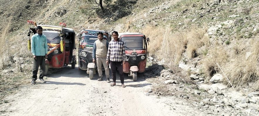 बाटो असहज भए पछि हुम्ला पुगेका अटोरिक्सा फिर्ता हुँने तयारीमा